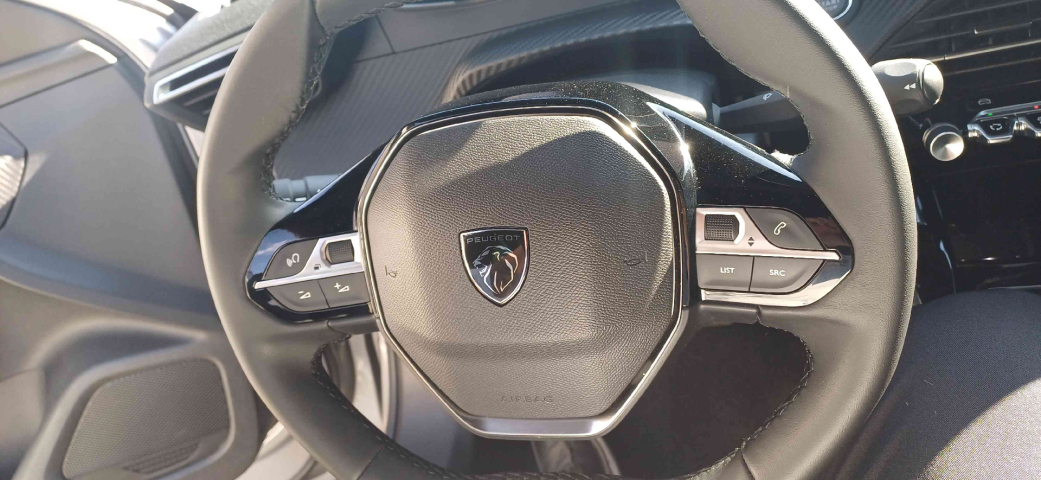 peugeot 2008 1.0 turbo 200 flex allure cvt 4p automatico 2025