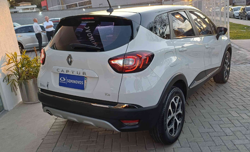 renault captur 1.3 tce flex intense x-tronic 4p automatico 2023