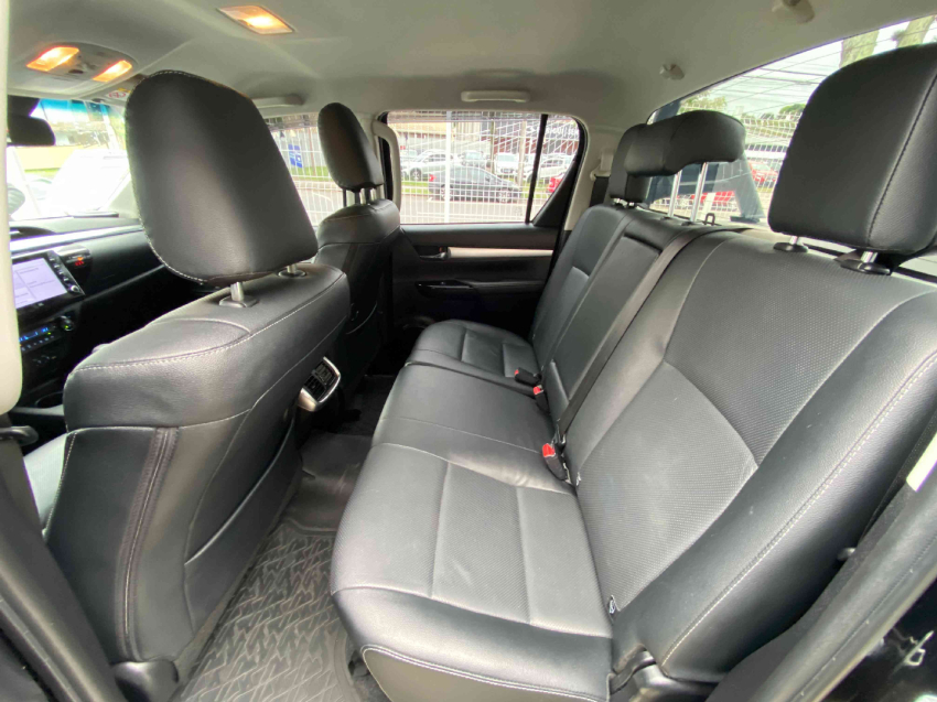 toyota hilux 2.8 d-4d turbo diesel cd srx 4x4 automatico 4p 2023