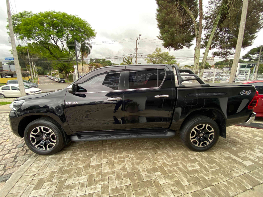 toyota hilux 2.8 d-4d turbo diesel cd srx 4x4 automatico 4p 2023