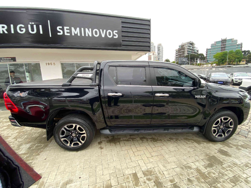 toyota hilux 2.8 d-4d turbo diesel cd srx 4x4 automatico 4p 2023