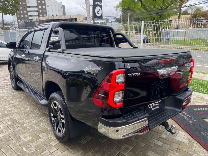 toyota hilux 2.8 d-4d turbo diesel cd srx 4x4 automatico 4p 2023