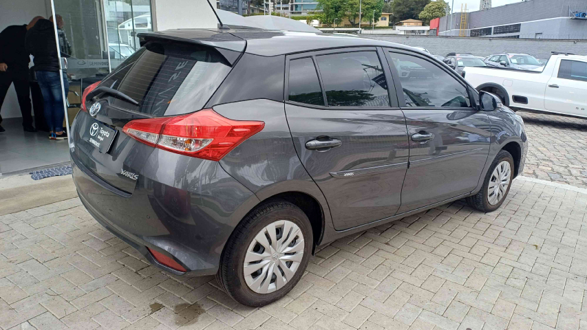 toyota yaris 1.5 16v flex xl multidrive 4p automatico 2025