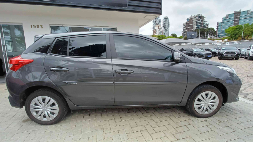 toyota yaris 1.5 16v flex xl multidrive 4p automatico 2025