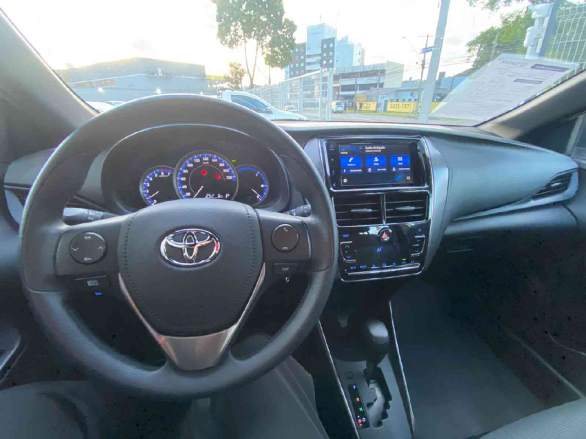 toyota yaris 1.5 16v flex xl multidrive 4p automatico 202416 toyota yaris 1.5 16v flex xl multidrive 4p automatico 202416