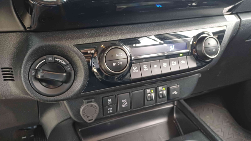 toyota hilux 2.8 d-4d turbo diesel cd srx plus 4x4 automatico 4p 202412