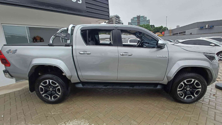toyota hilux 2.8 d-4d turbo diesel cd srx plus 4x4 automatico 4p 20242