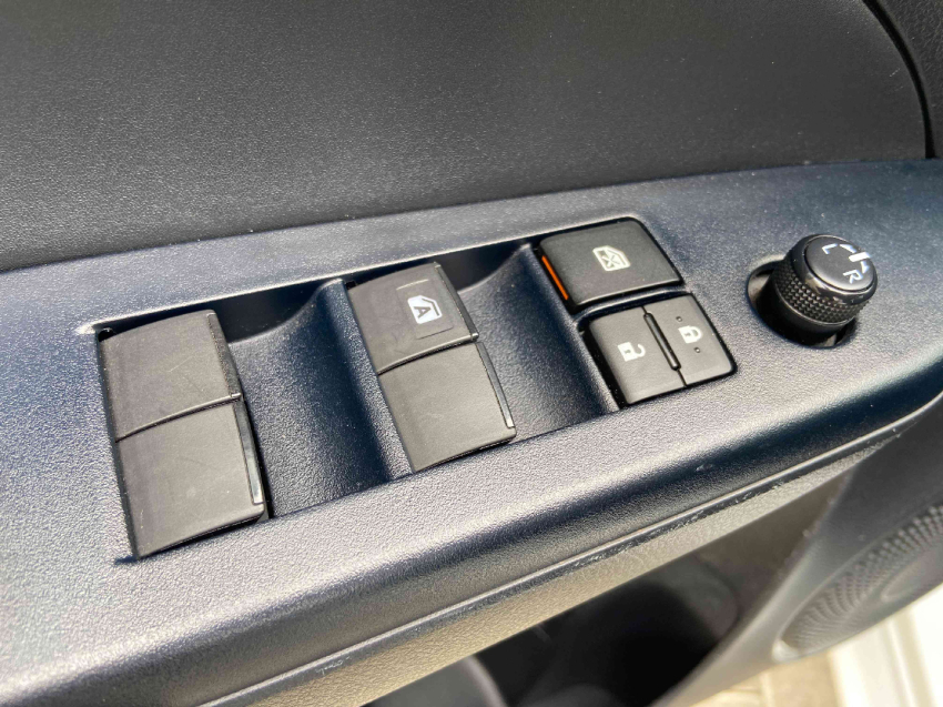 toyota yaris 1.5 16v flex sedan xl live multidrive 4p automatico 202310