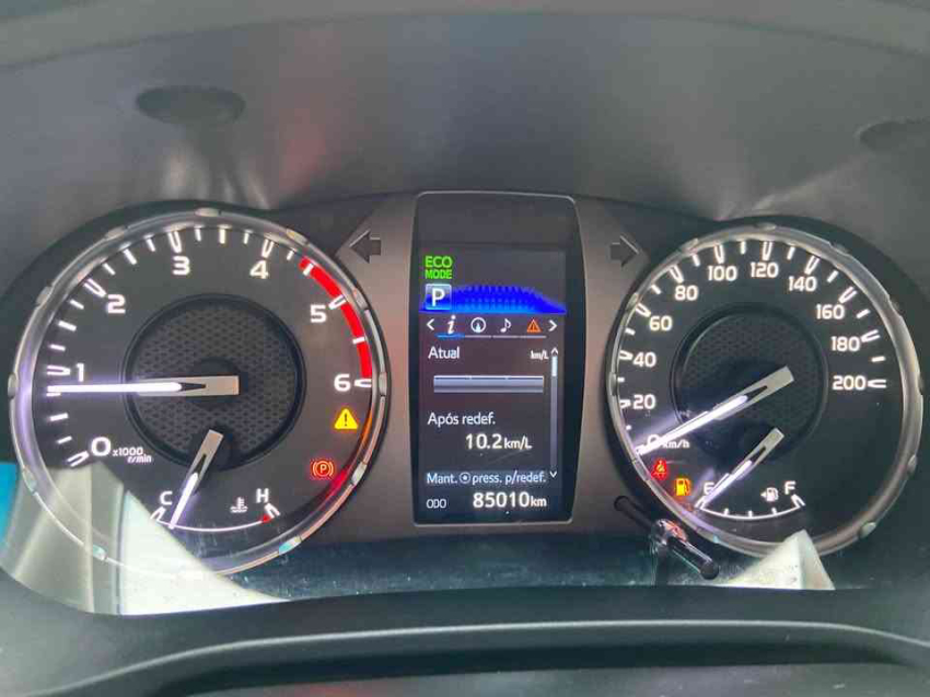 toyota hilux 2.8 d-4d turbo diesel cd srv 4x4 automatico 4p 202115