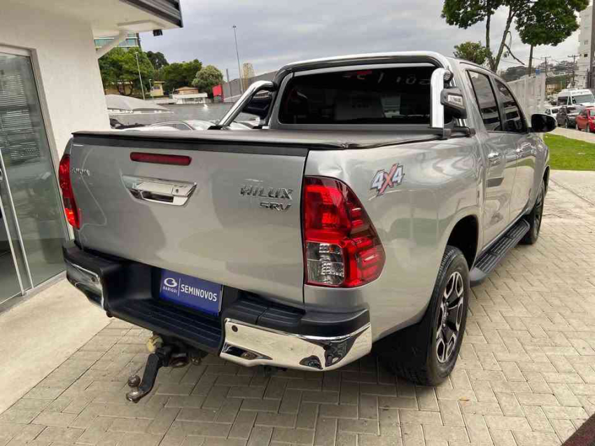 toyota hilux 2.8 d-4d turbo diesel cd srv 4x4 automatico 4p 20214