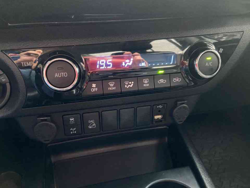 toyota hilux 2.8 d-4d turbo diesel cd srv 4x4 automatico 4p 202114