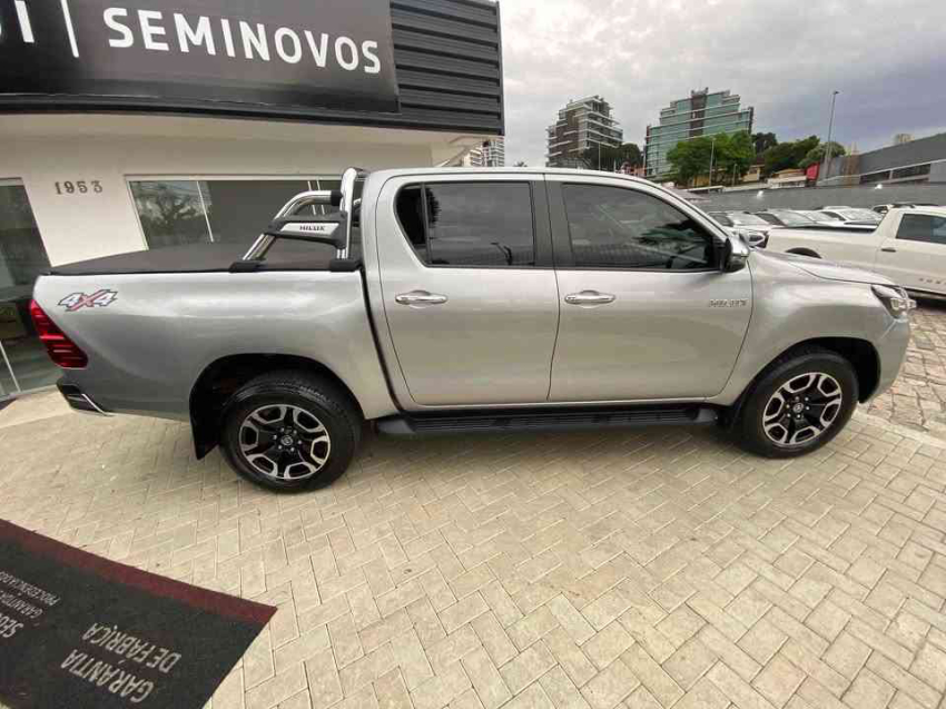 toyota hilux 2.8 d-4d turbo diesel cd srv 4x4 automatico 4p 20213