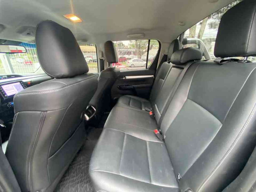 toyota hilux 2.8 d-4d turbo diesel cd srv 4x4 automatico 4p 202116