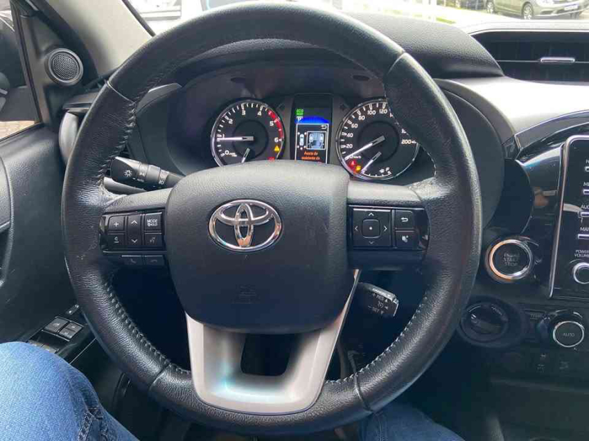 toyota hilux 2.8 d-4d turbo diesel cd srv 4x4 automatico 4p 202118