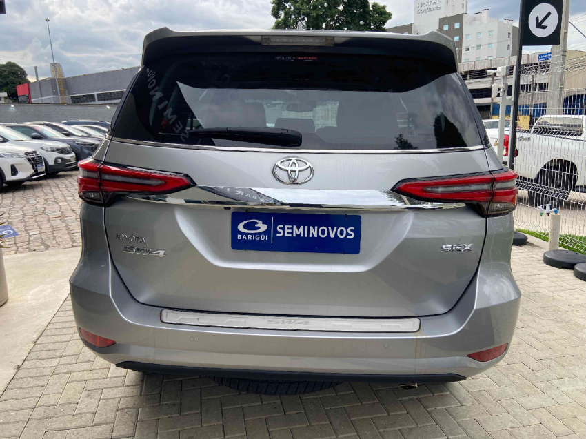 toyota hilux sw4 2.8 d-4d turbo diesel srx 4x4 automatico 4p 20245