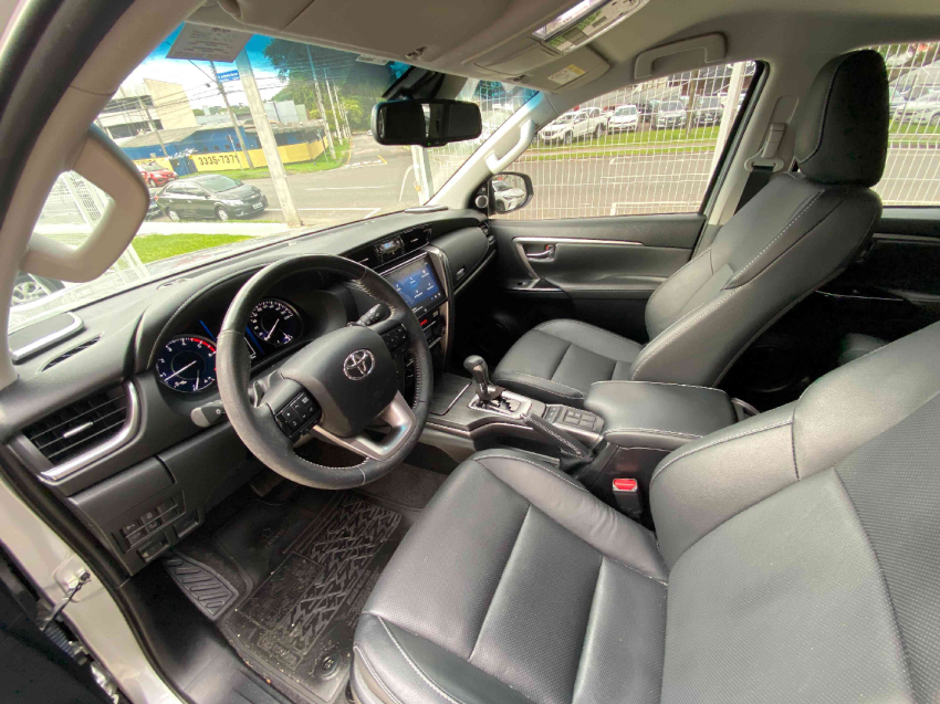 toyota hilux sw4 2.8 d-4d turbo diesel srx 4x4 automatico 4p 202412