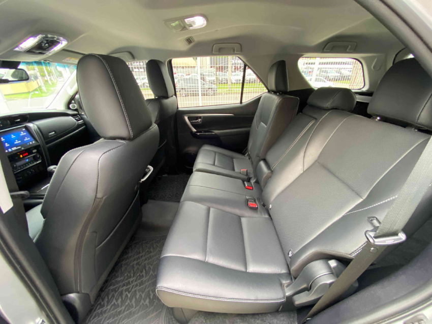 toyota hilux sw4 2.8 d-4d turbo diesel srx 4x4 automatico 4p 202410