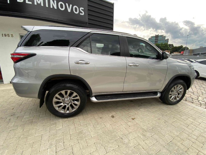 toyota hilux sw4 2.8 d-4d turbo diesel srx 4x4 automatico 4p 20243