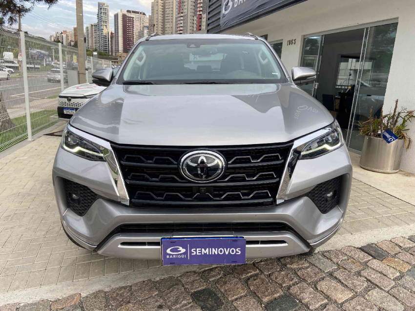 toyota hilux sw4 2.8 d-4d turbo diesel srx 4x4 automatico 4p 20241