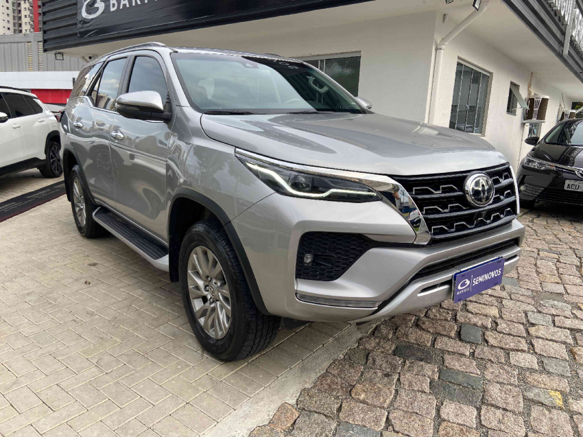 toyota hilux sw4 2.8 d-4d turbo diesel srx 4x4 automatico 4p 20242