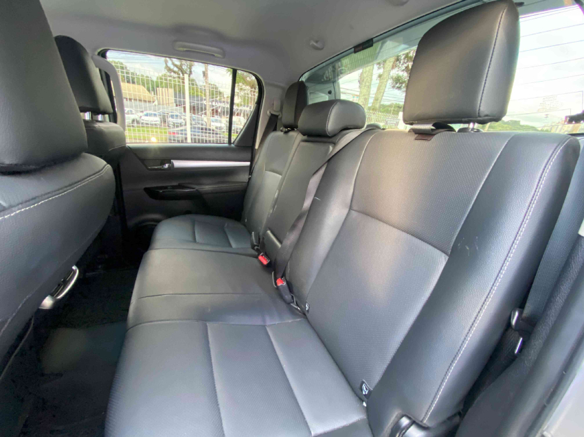 toyota hilux 2.8 d-4d turbo diesel cd srx plus 4x4 automatico 4p 202410