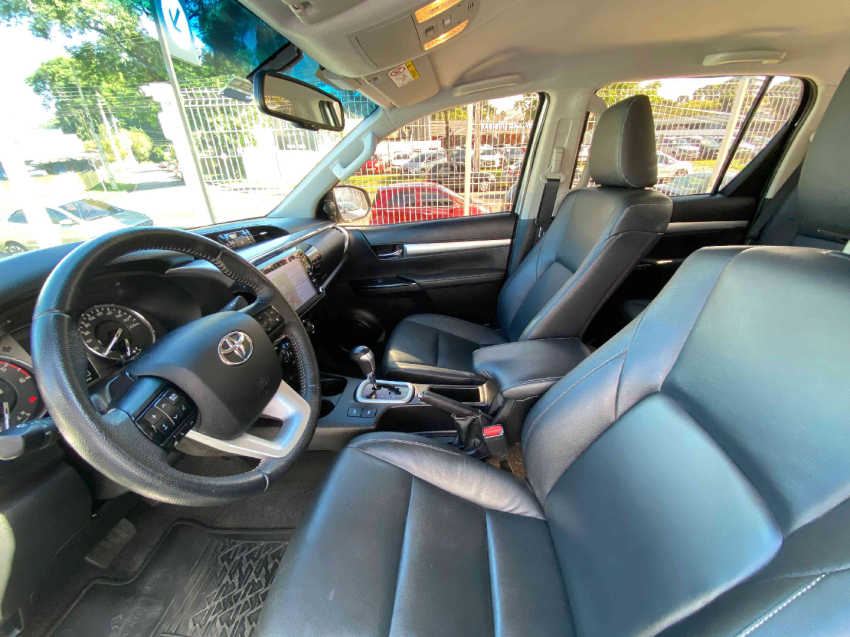 toyota hilux 2.8 d-4d turbo diesel cd srv 4x4 automatico 4p 202210