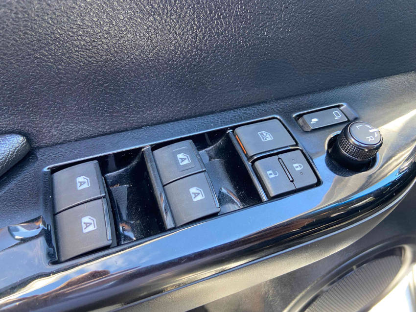 toyota hilux 2.8 d-4d turbo diesel cd srv 4x4 automatico 4p 20228