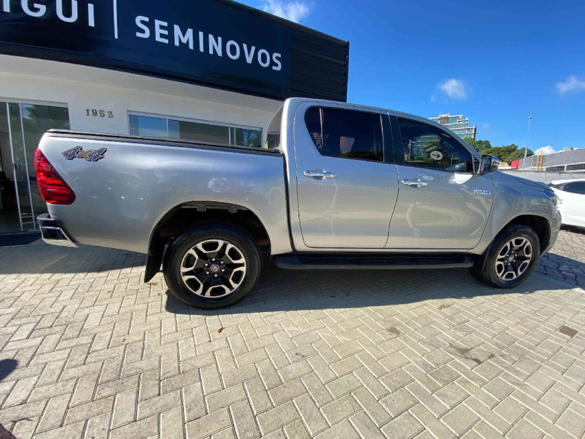 toyota hilux 2.8 d-4d turbo diesel cd srv 4x4 automatico 4p 20223