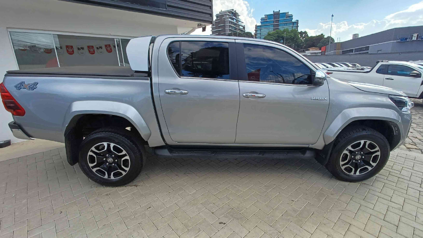 toyota hilux 2.8 d-4d turbo diesel cd srx plus 4x4 automatico 4p 20242