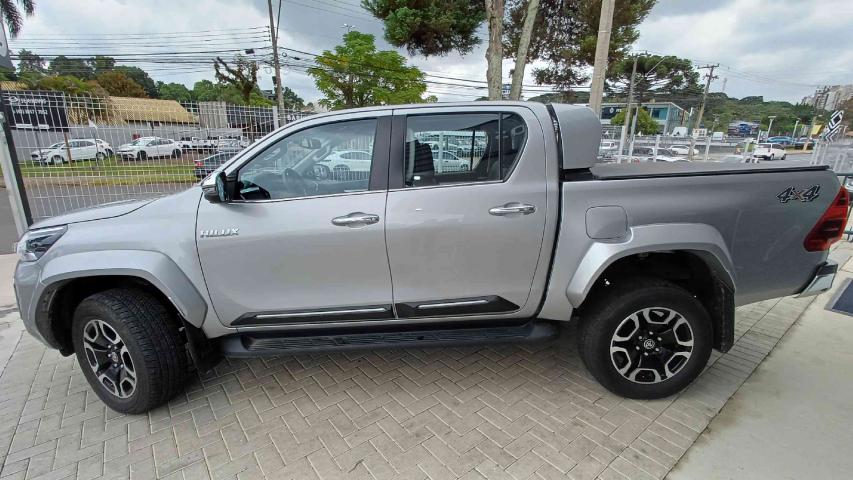 toyota hilux 2.8 d-4d turbo diesel cd srx plus 4x4 automatico 4p 202421