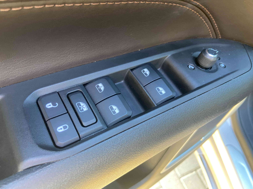 jeep commander 2.0 td380 turbo diesel overland at9 4p automatico 202210