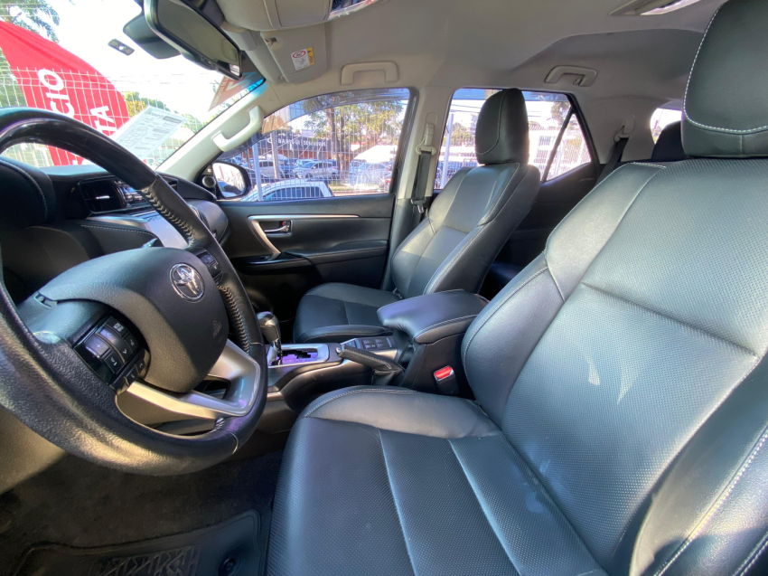 toyota hilux sw4 2.8 d-4d turbo diesel srx 4x4 automatico 4p 20218