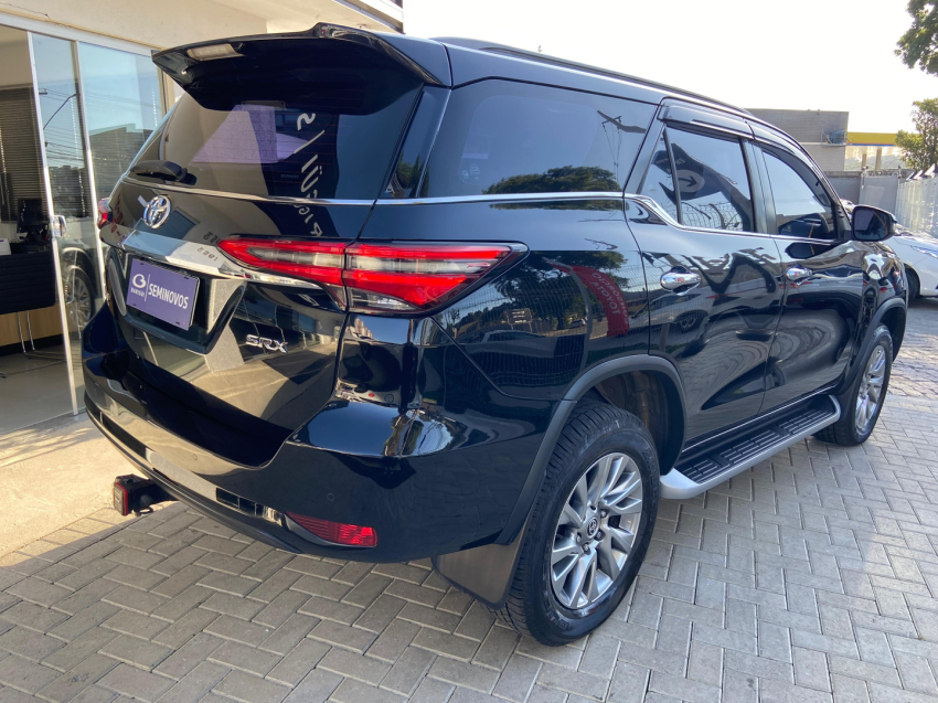 toyota hilux sw4 2.8 d-4d turbo diesel srx 4x4 automatico 4p 20215