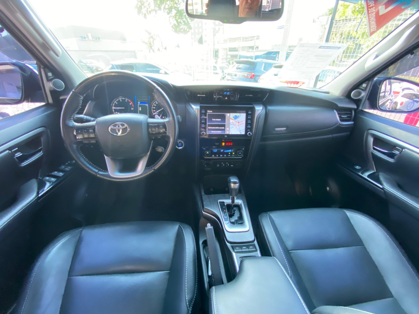 toyota hilux sw4 2.8 d-4d turbo diesel srx 4x4 automatico 4p 202111