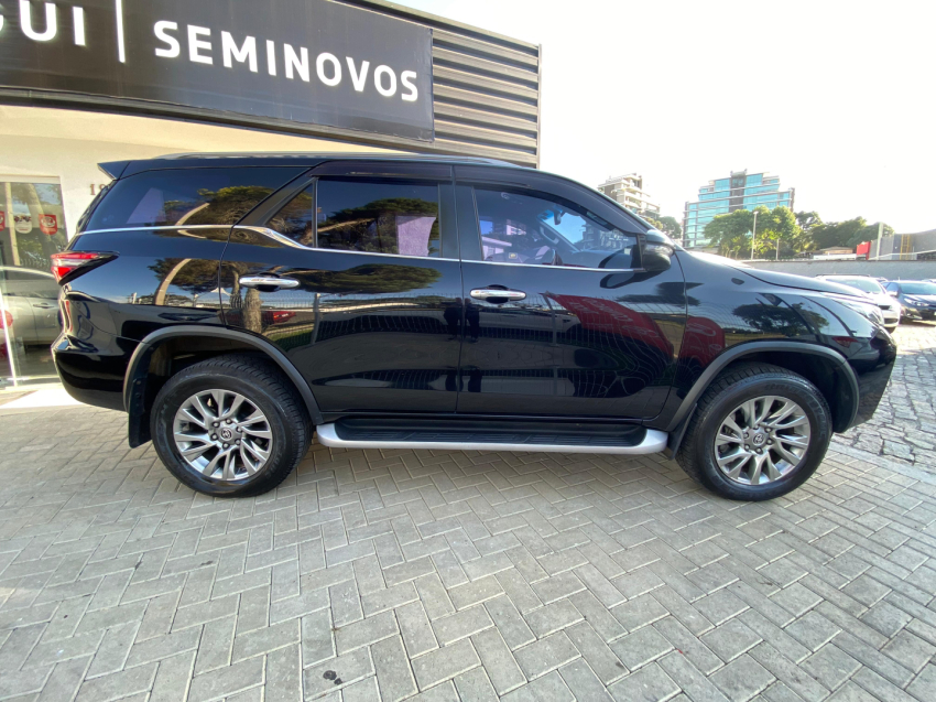 toyota hilux sw4 2.8 d-4d turbo diesel srx 4x4 automatico 4p 20213