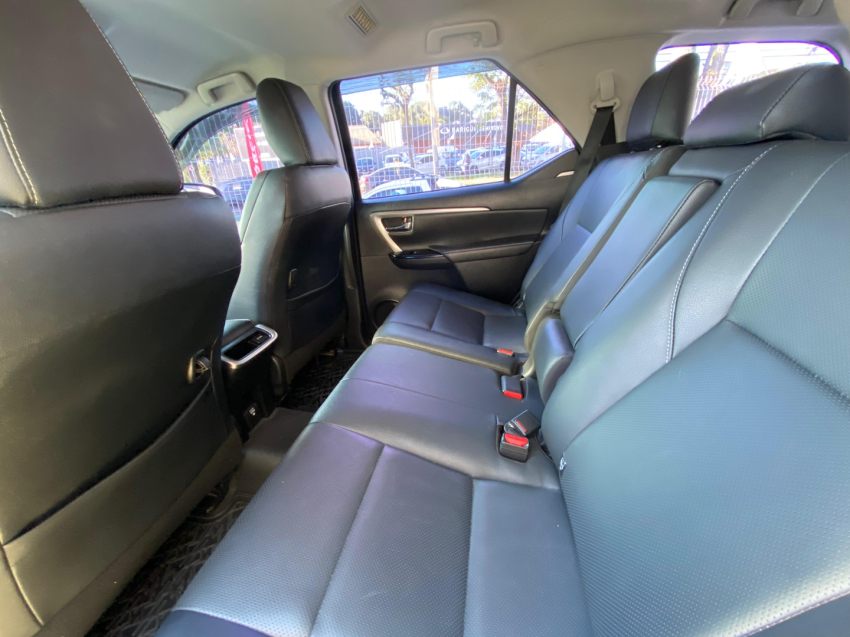 toyota hilux sw4 2.8 d-4d turbo diesel srx 4x4 automatico 4p 20219