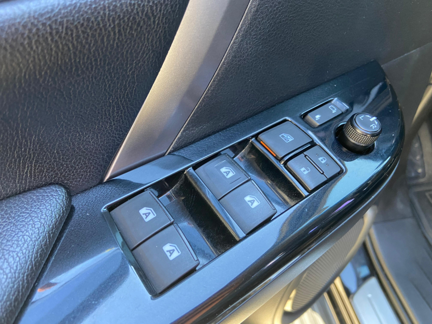 toyota hilux sw4 2.8 d-4d turbo diesel srx 4x4 automatico 4p 202116