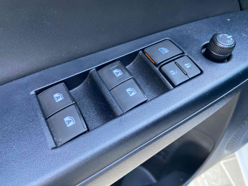 toyota yaris 1.5 16v flex sedan xs multidrive 4p automatico 202510