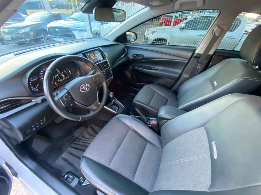 toyota yaris 1.5 16v flex sedan xs multidrive 4p automatico 202511