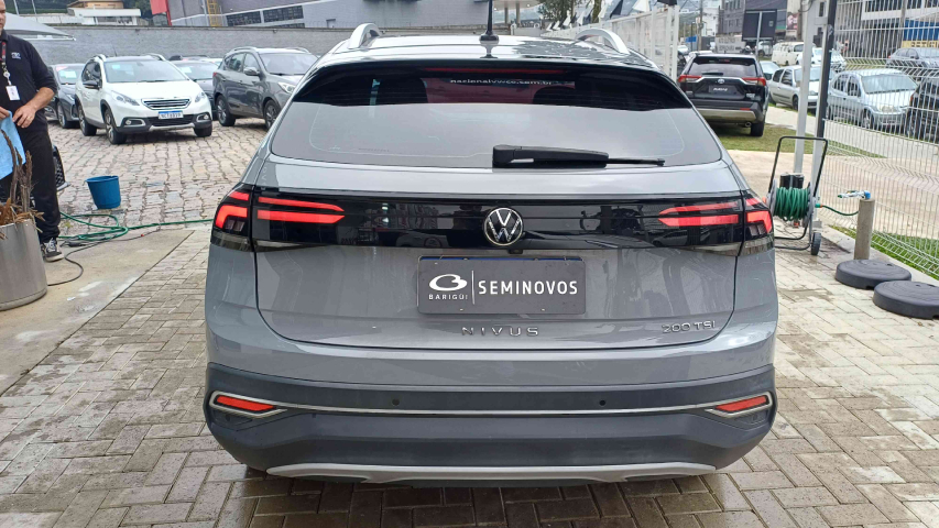 volkswagen nivus 1.0 200 tsi total flex highline automatico 4p 20215