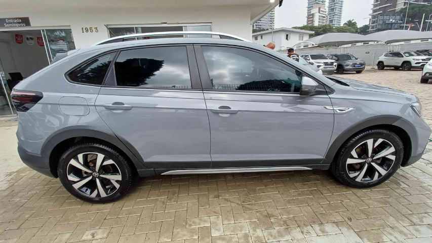 volkswagen nivus 1.0 200 tsi total flex highline automatico 4p 20213