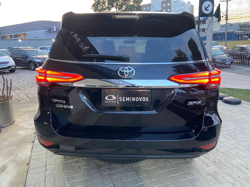 toyota hilux sw4 2.8 d-4d turbo diesel srx 4x4 automatico 4p 20245