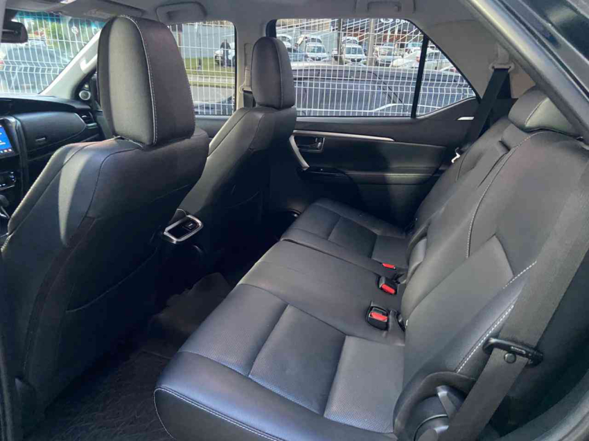toyota hilux sw4 2.8 d-4d turbo diesel srx 4x4 automatico 4p 202410