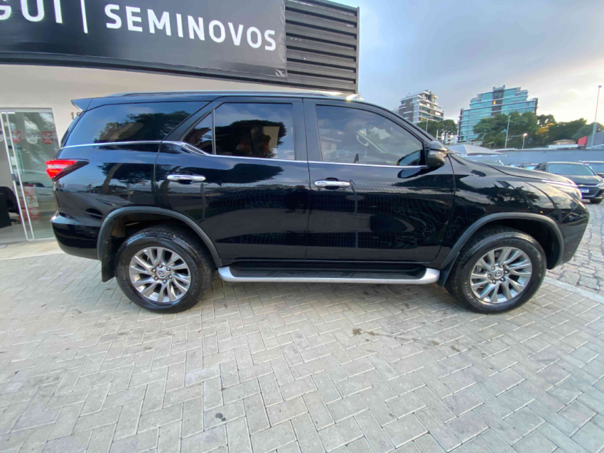 toyota hilux sw4 2.8 d-4d turbo diesel srx 4x4 automatico 4p 20243
