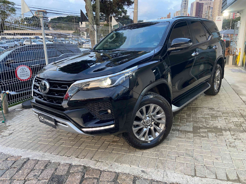 toyota hilux sw4 2.8 d-4d turbo diesel srx 4x4 automatico 4p 2024