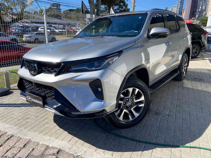 toyota hilux sw4 2.8 d-4d turbo diesel srx platinum 7l 4x4 automatico 4p 2024
