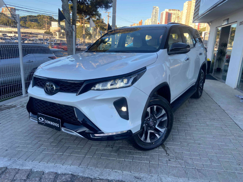 toyota hilux sw4 2.8 d-4d turbo diesel diamond 7l 4x4 automatico 4p 2024