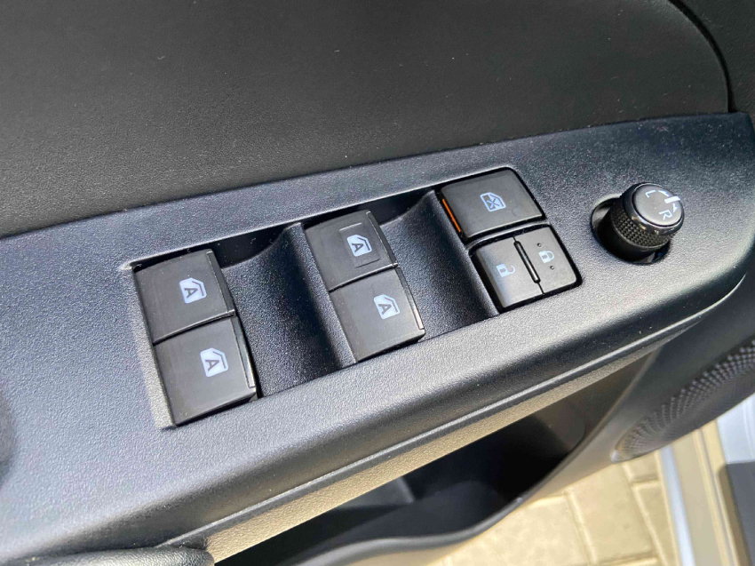 toyota yaris 1.5 16v flex xs connect multidrive 4p automatico 202311