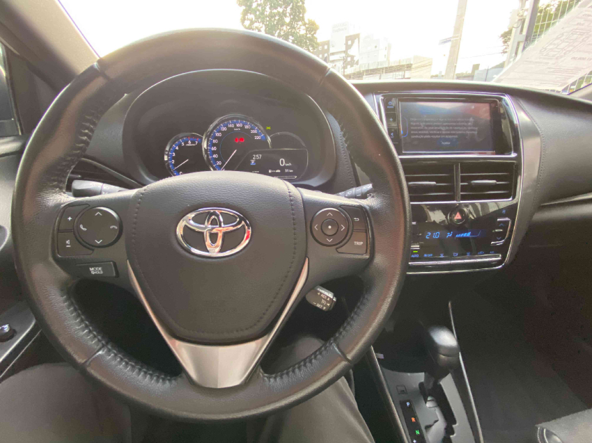 toyota yaris 1.5 16v flex xs connect multidrive 4p automatico 202318