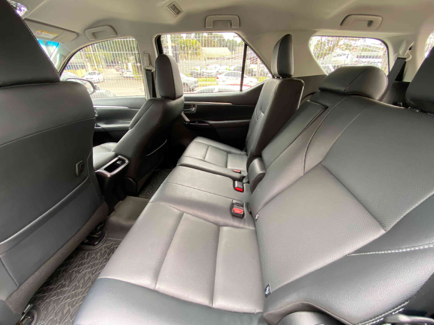 toyota hilux sw4 2.8 d-4d turbo diesel srx platinum 7l 4x4 automatico 4p 202410
